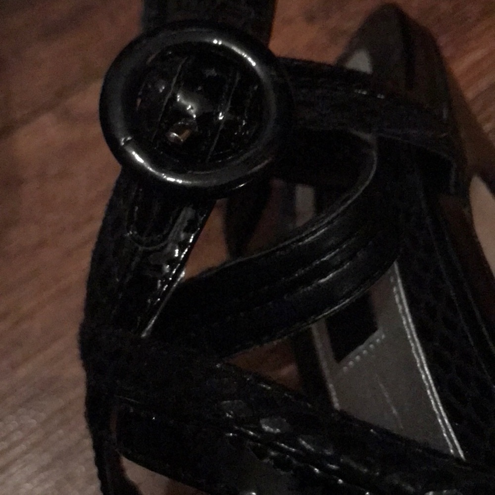 Shoes - Picture 4 of 8